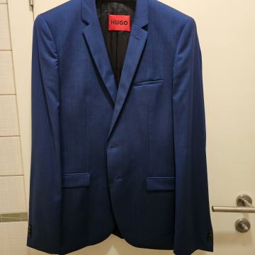Hugo muško odijelo vel. 102