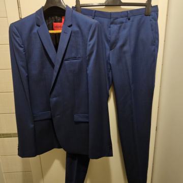 Hugo muško odijelo vel. 102