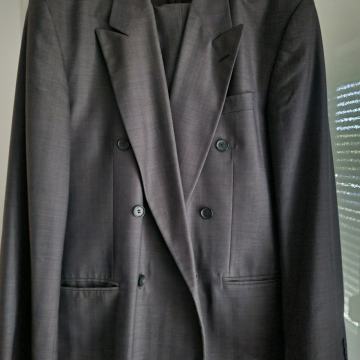 Muško odijelo sivo vel 52 Kamensko