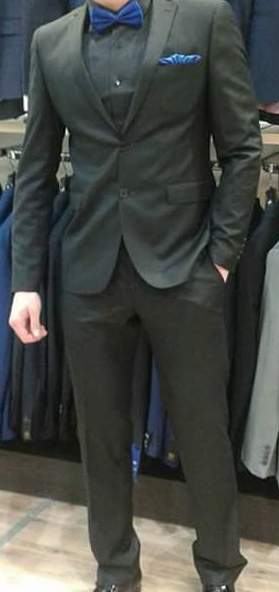 Muško crno odijelo za svečane prigode