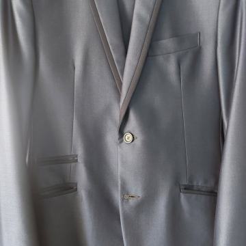 Muško odijelo 40 eura