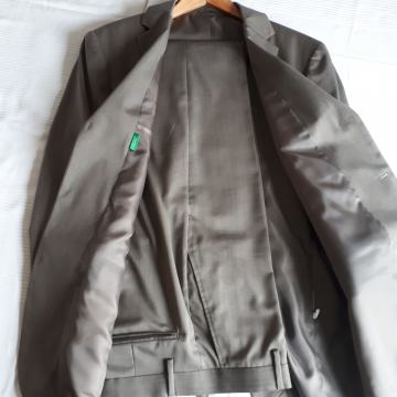 Muško odijelo Benetton, vel.52