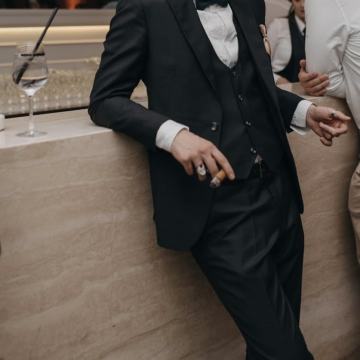 Muško odijelo po mjeri s prslukom