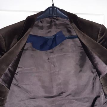 Muško odijelo tamno smeđi pliš 100 - sniženo!