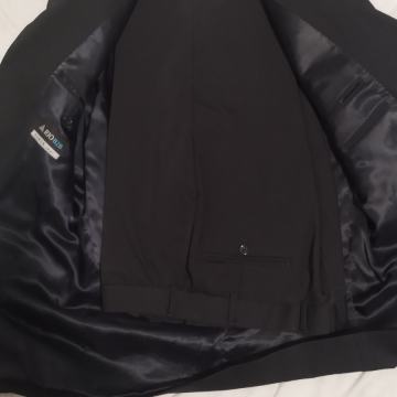 Muško odijelo vel 52