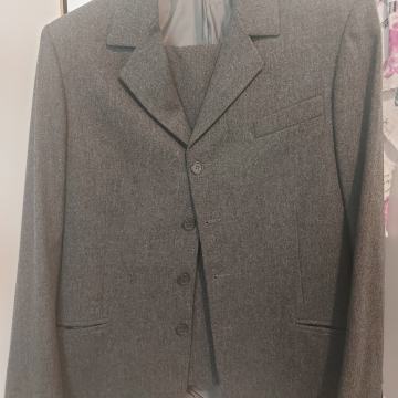 Odijelo,  sive boje,  broj 54