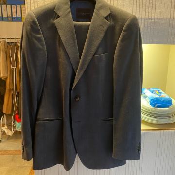 Odijelo muško 48, Hilfiger
