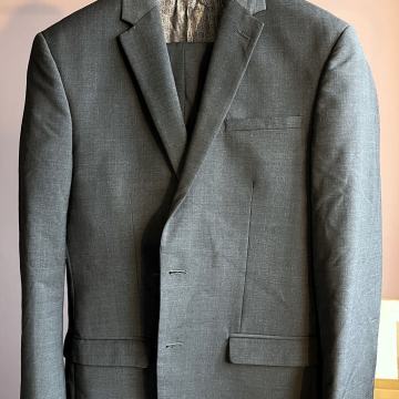 Odijelo (novo, nenošeno)