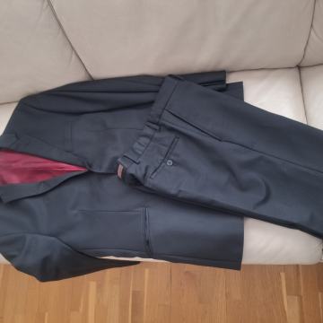 S Oliver odijelo br 46/48