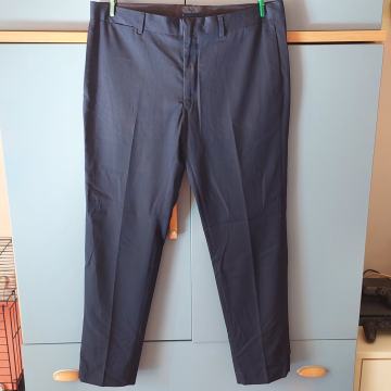 Prodajem muške elegantne hlače