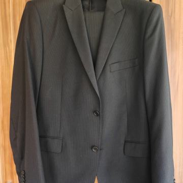 Prodajem muško odijelo Varteks