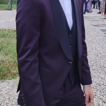 Svečano odijelo BAGGI vel. 48 s košuljom