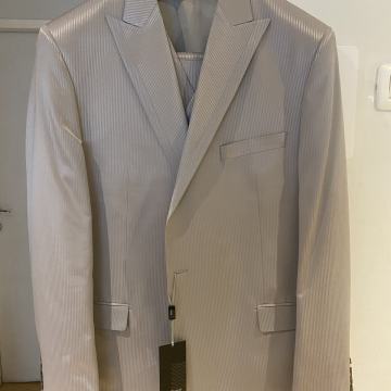 Svecano odijelo novo Portrait-Valentino Hitno!