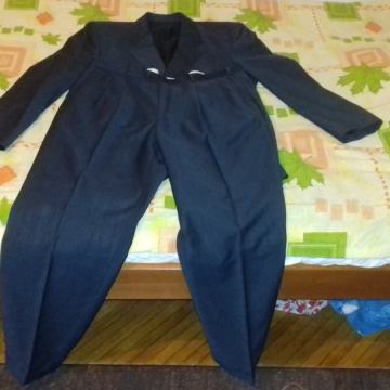 Varteks crno trodjelno odijelo, veličina 54