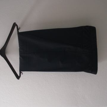 VARTEKS NOVE HLAČE NA CRTU vel.M