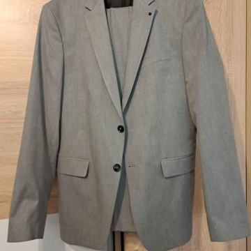 Zara sivo svečano odijelo