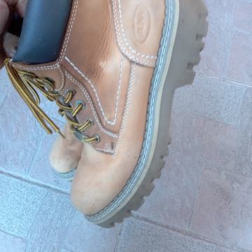 AM BR.41 KOŽNE POSTAVLJENE GLEŽNJAČE KVALITETNE