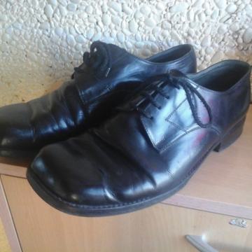 Bata br 45 kožne kvalitetne čvrste cipele