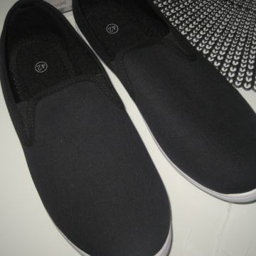 CRNE CIPELE BR. 43 - NOVO