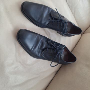 Bugatti kozne cipele br 43