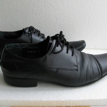 Cipele, duge-niske. Koža-crne.Broj-42. LEX8