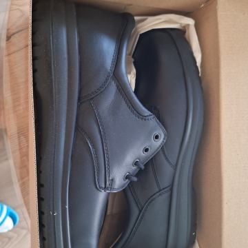 Cipele niske borovo br 44