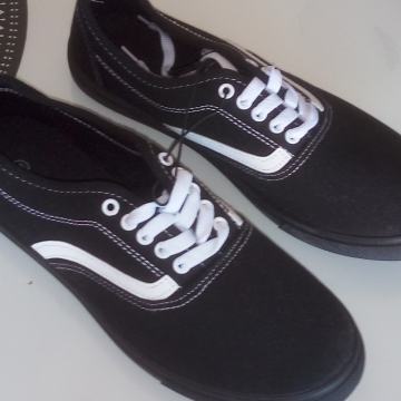 CRNE TENISICE BR.41,42,43 - NOVO