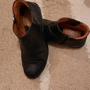 Crne kožne gležnjače 41