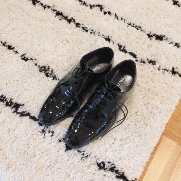 Galileo crne lakirane cipele