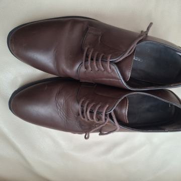 Kozne cipele br 43