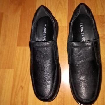 Hitno prodajem nove kožne cipele