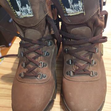 La sportiva br.39 kožne kvalitetne gležnjače