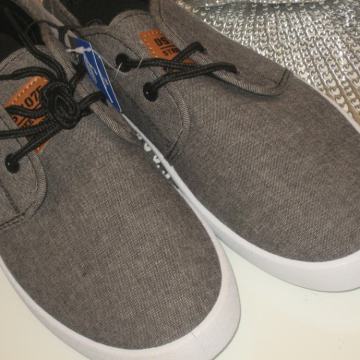 SIVE CIPELE BR. 42 - S ETIKETOM