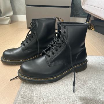 Martens cipele vl. 42 NOVE