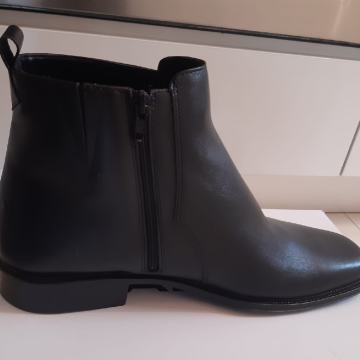 Vojna svečana cipela, zimska, kožna gležnjača, broj 44. NOVO.