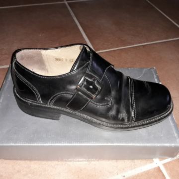 Muske kozne cipele br 42