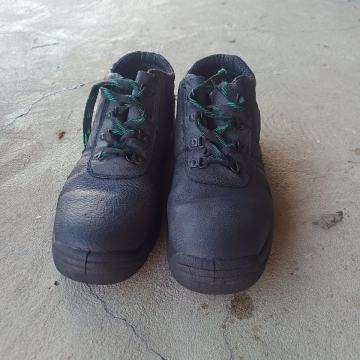 Muške radne cipele sa kapicom, broj 45!!!