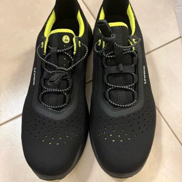 Muške radne cipele- UVEX S1