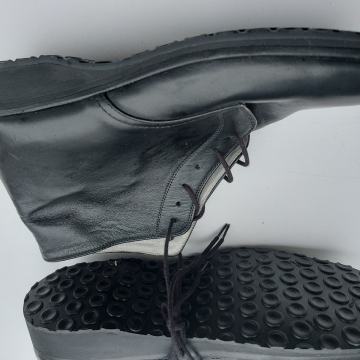 Kožne cipele broj 39 s protukliznim đonom, potpuno nove