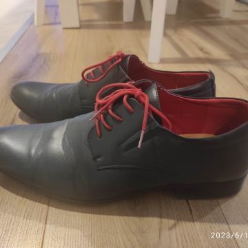 prodajem cipele br.47
