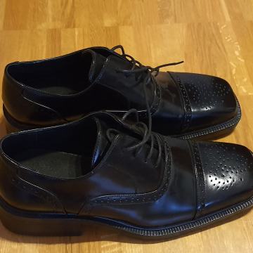 Prodajem cipele, nove,muške,talijanske,kožne br.43