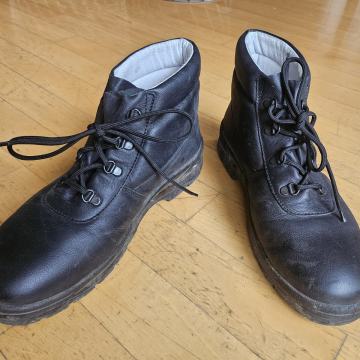 Prodajem muske cizme