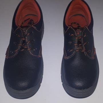 Prodajem nekorištene radne cipele sa metalnom kapicom marke "Jelen"