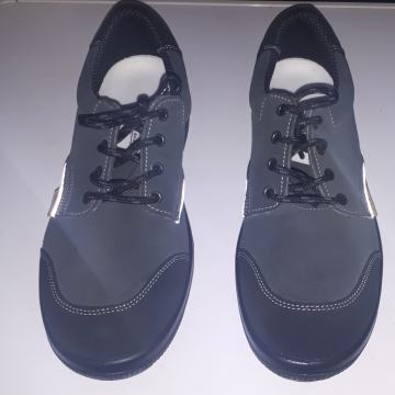 Prodajem nekorištene radne cipele sa metalnom kapicom, nekorištene