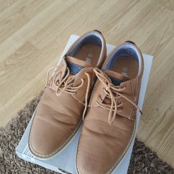 Prodajem svečane cipele marke bruno urbani style