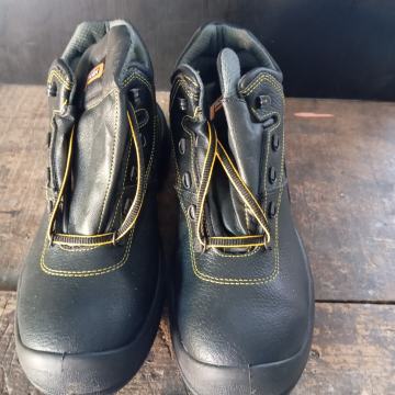 radne cipele 43, nove