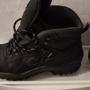 Radne cipele br. 45 / niske / gležnjače