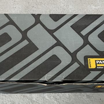 RADNE CIPELE BROJ 42, NENOŠENE