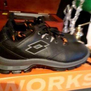 Radne cipele LOTTO br 40 NOVO