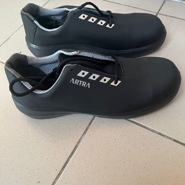 Radne muske cipele sa metalnom kapicom